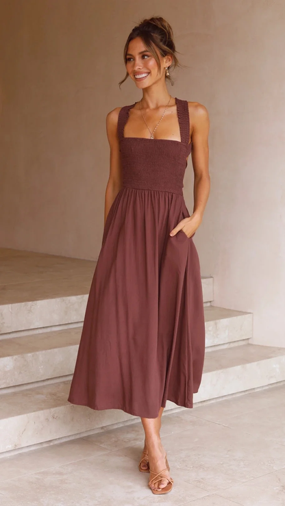 Micaela – Robe Midi Minimaliste Sans Manches en Marron