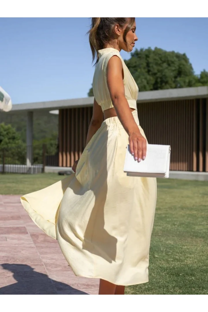 Romina - Robe froncée sans manches à col montant et découpe